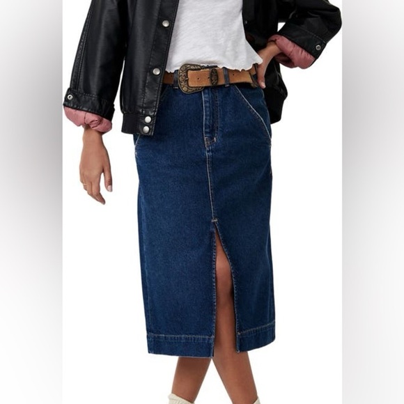 We The Free Dresses & Skirts - Denim Blue Midi Skirt / FREE PEOPLE size 28